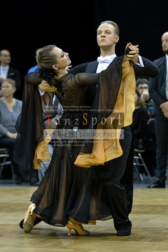 20241102_DC_HGR_Std_08357 | Tanzsportbilder, Standardtanz, Lateintanz, WDSF, DTV, LTVB, dancecomp, goc, hessen tanzt, blaues band der spree, walzer, tango, wiener walzer, slowfox, quickstepp, samba, rumba, cha-cha-cha, paso doble. jive, hd-kroft photography, turniertanzsport