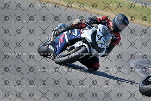 26bt04-0748 | markuskiefer.com - Realisiert mit Pictrs.com