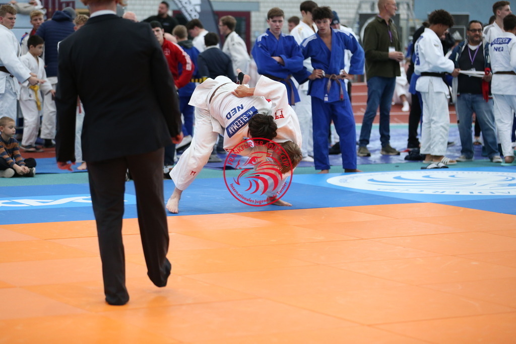 AT3Y0667 | Fotos vom Adler Cup - Pictures from Adler Cup

Hier findet Ihr alle Eindrücke und großen Momente der Adler Cup Wochenenden. Here you will find all impressions and great moments of the Adler Cup weekends. - Realisiert mit Pictrs.com