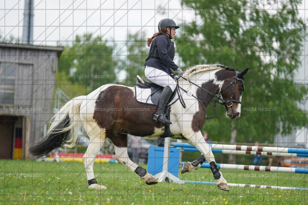 20240509-FAH02531 | Turnierbilder der Turnierfotografen Bayern, Pferdesport Fotografie, Reitsportbilder, Turnier Landberg am Lech, Turnierbilder bayern, Fotoagentur Herrmann