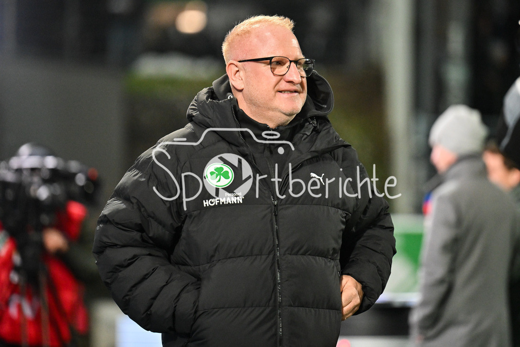 SpVgg Greuther Fürth - 1. FC Magdeburg | FUERTH, GERMANY - 06. FEBRUARY: im Bild Heiko VOGEL Headcoach Spvgg Greuther Fuerth / Einzelfoto / Freisteller vor dem Match zwischen der SpVgg Greuther Fürth und dem 1. FC Magdeburg am 21. Spieltag der 2. Bundesliga im Sportpark Ronhof Thomas Sommer
