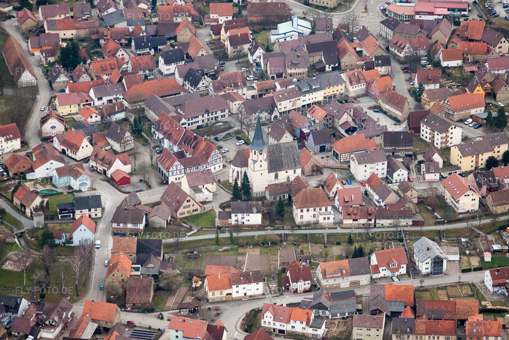 Luftbild: Kirchengebäude im Dorfkern in Sulzfeld im Bundesland Baden-Württemberg in Deutschland. Foto: IMG_38239.jpg vom 12.03.2011 durch Werner Riehm/FLY-FOTO.de
