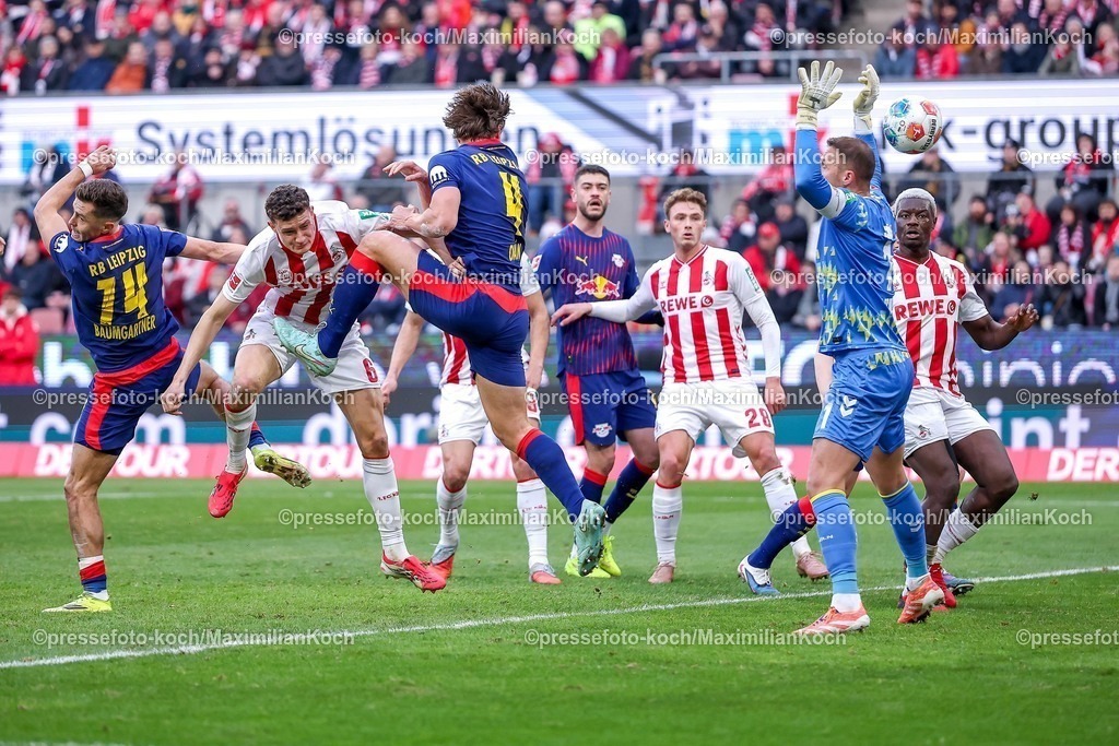 1FC08022601035 | 08.02.2026, Fußball, 1. FC Köln - RB Leipzig, 1. Fußball Bundesliga, 21. Spieltag, RheinEnergie-STADION, Saison 2025 2026: Kopfballtor Treffer Kopfball  Tor zum 1:0 durch Torschütze Christoph Baumgartner&nbsp;(RB Leipzig #14)  zusammen mit   DFB regulations prohibit any use of photographs as image sequences and or quasi-video.