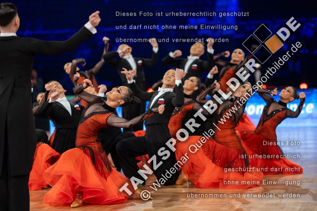20251206-01635 | Hier finden Sie Tanz Bilder vom Latein und Standard Formationen tanzen. Sportbilder vom Tanzsport. Schöne Fotos und von Weltmeisterschaft, Europameisterschaft, Bundesliga, Regionalliga, Oberliga und Landesliga sowie von GOC Stuttgart, DanceComp, WM Bremen
