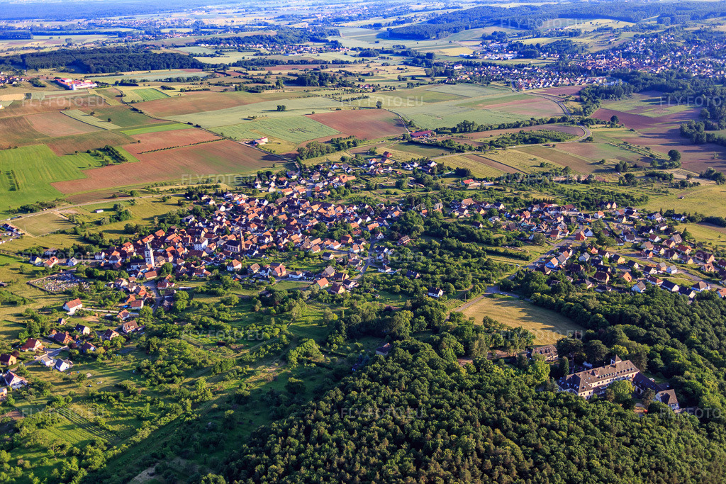 Vue aérienne: Vue de la ville depuis le nord à Gœrsdorf dans le département Bas Rhin, France.Photo: IMG_080239.jpg prise le 05/06/2015 par Werner Riehm/FLY-FOTO.euRésolution de l'original: 5472 x 3648 px