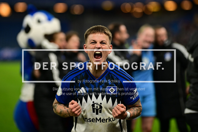 Fußball I Frauen I Saison 2025-2026 I DFB-Pokal I Achtelfinale I Hamburger SV - Bayer 04 Leverkusen I 18112 | Jubel, Begeisterung, Enthusiasmus, Euphorie, Freude, Glücksgefühl, Heiterkeit bei: Jobina Verena Lahr (31, Hamburger SV) - Realisiert mit Pictrs.com