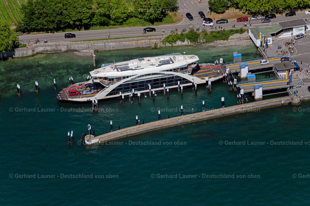 4031818 | MEERSBURG 12.06.2020 Im Hafen ankerndes und festgemachtes Fährschiff Mersburg - Konstanz in Meersburg am Bodensee im Bundesland Baden-Württemberg, Deutschland. // Anchored and moored ferry in the harbor Mersburg - Konstanz in Meersburg at Bodensee in the state Baden-Wuerttemberg, Germany. Foto: Gerhard Launer