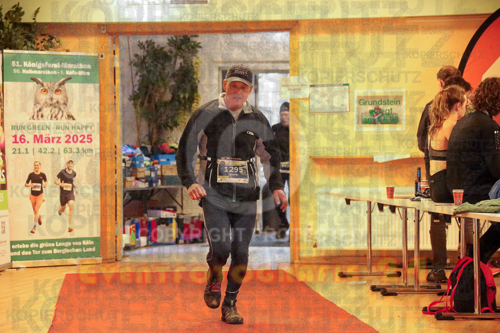 241208_1209_EX1_7377 | Sportfotografie im Rhein-Sieg Kreis, Köln, Bonn, NRW, Rheinland Pfalz, Hessen, etc. Unser Tätigkeitsfeld umfasst den Laufsport vom Volkslauf über den Marathon, Duathlon, Triathon bis zum Ultralauf wie Kölnpfad Ultra oder Schindertrail.