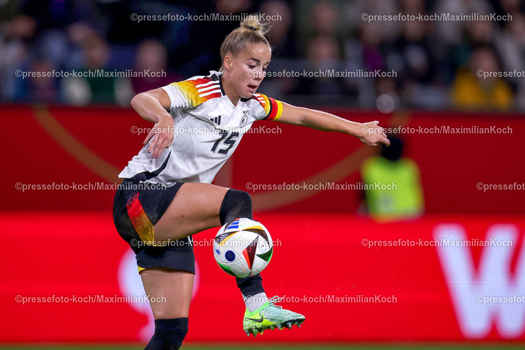 DFB28102401045 | 28.10.2024, Fußball Länderspiel Frauen, Deutschland - Australien, Schauindland-Reisen-Arena Duisburg, Saison 2024 2025: Giulia Gwinn (GER #15)