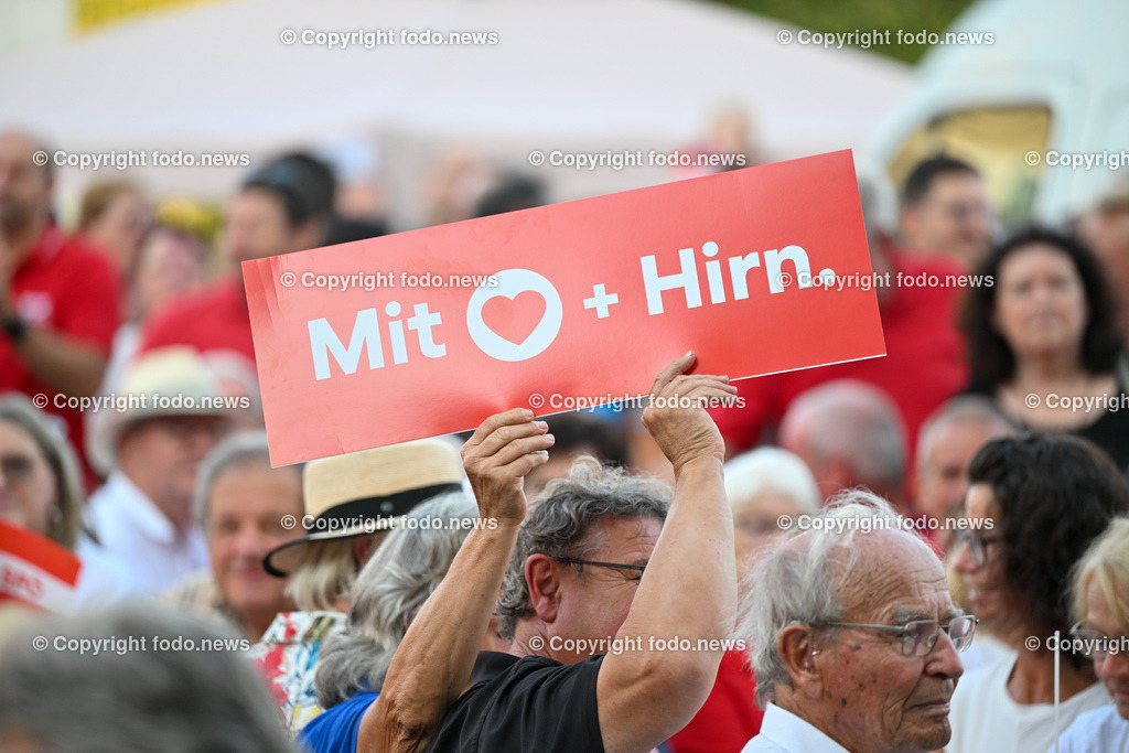 SPOe-Wahlkampfauftakt zur Nationalratswahl 2024_ 29.08.2024-43 | 29.08.2024, Linz, AUT, SPOE Wahlkampfauftakt zur Nationalratswahl 2024 in Linz im Bild Besucher, Transparent, Plakat