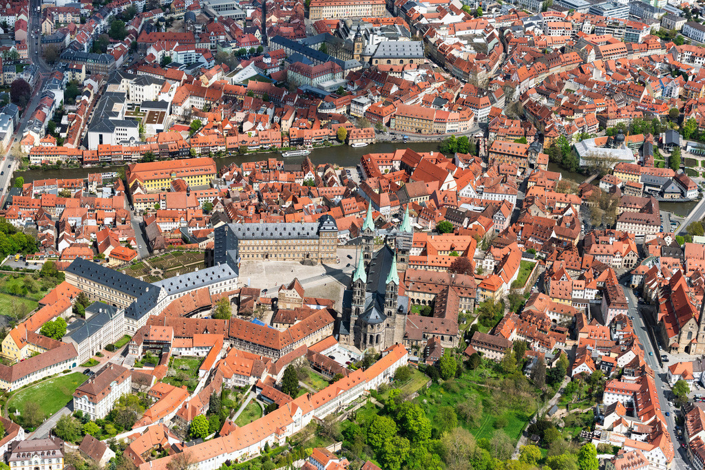 dr__0095634.jpg | BAMBERG 28.04.2022 Altstadtbereich und Innenstadtzentrum in Bamberg im Bundesland Bayern, Deutschland. // Old Town area and city center in Bamberg in the state Bavaria, Germany. Foto: Daniel Reiter