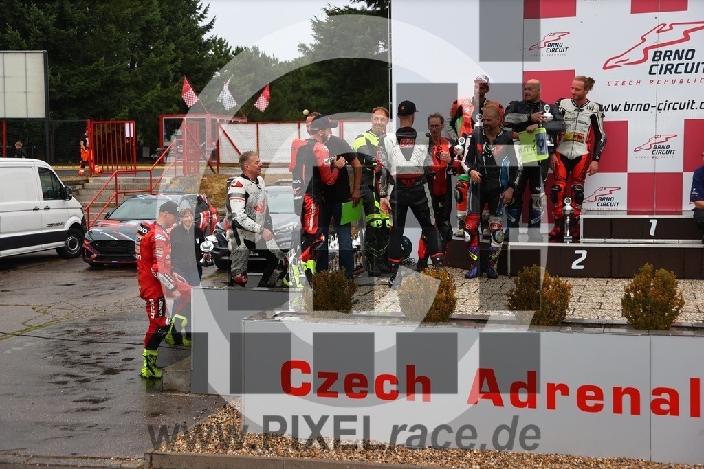 social-20250830_08258 | Schöne Erinnerungen an spannende Momente - das festzuhalten ist unser Job. PIXELrace.de ist seit 2003 auf den Rennstrecken Europas unterwegs um die Action draußen beim Fahren und die wunderbare Stimmung imm Fahrerlager für euch einzufangen.