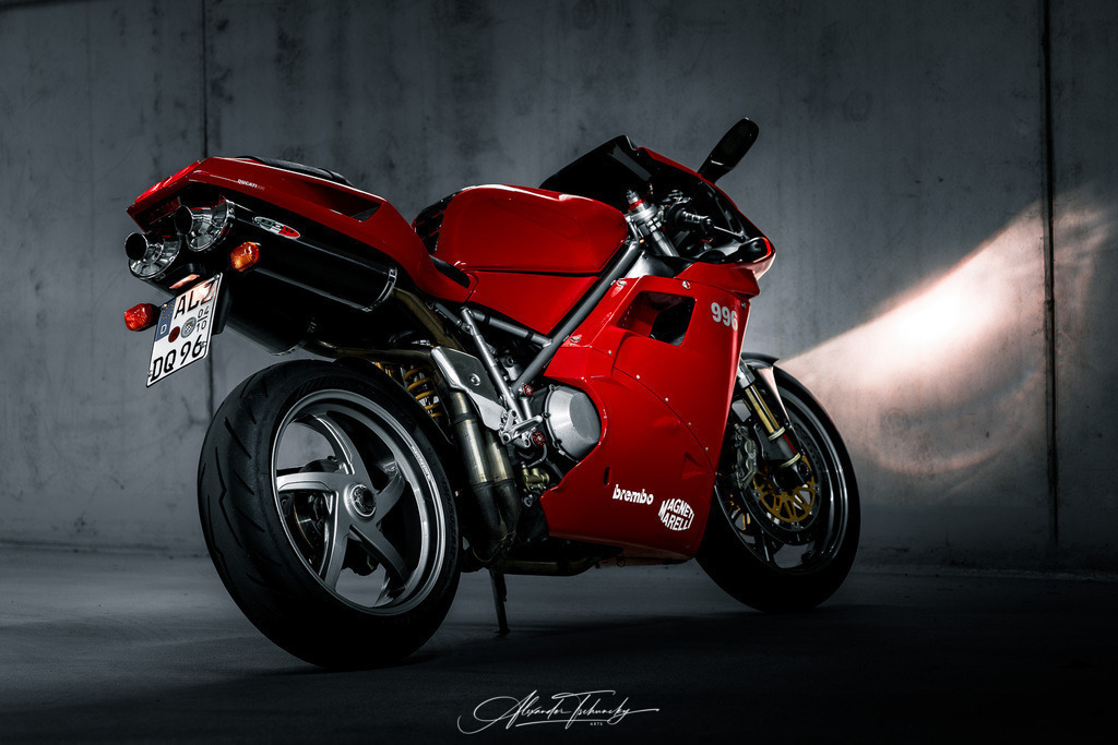 Ducati 996 | Entdecken Sie die faszinierende Welt von Alexander Tschuncky Arts: Kreative Fotografie, atemberaubende Automobilkunst und hochwertiger Bilderdruck. Lassen Sie sich inspirieren! - Realisiert mit Pictrs.com