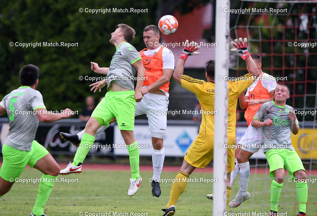 Fussball WFV-Pokal 2021/2022: FC Rottenburg - TSG Balingen | Fussball 2021/2022    27.07.2021WFV-Pokal 2. RundeFC Rottenburg - TSG BalingenSimon Klostermann (Mitte, TSG Balingen) gegen Marius Schmiedel (2.v.li, FC Rottenburg) FOTO: ULMER PressebildagenturxxNOxMODELxRELEASExx