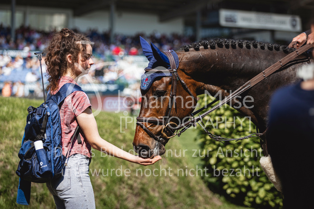 240510_Hamburg_YoungsterTour8y-220 | Deine schönsten Turniermomente als professionelle Fotos! Entdecke hochwertige Pferdesport-Fotografie im Online-Shop. Jetzt Fotos finden & bestellen!