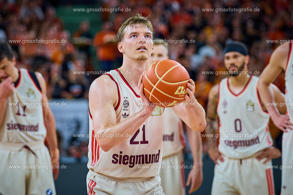 GER, ratiopharm ulm gegen FC Bayern, Basketball, 2. PlayOff, Finale, EasyCredit Bundesliga, Spielzeit 2024/2025, 18.06.2025 | GER, ratiopharm ulm gegen FC Bayern, Basketball, 2. PlayOff, Finale, EasyCredit Bundesliga, Spielzeit 2024/2025, 18.06.2025Foto: Eibner-Pressefoto/Gerald Oelze-de Stoppany