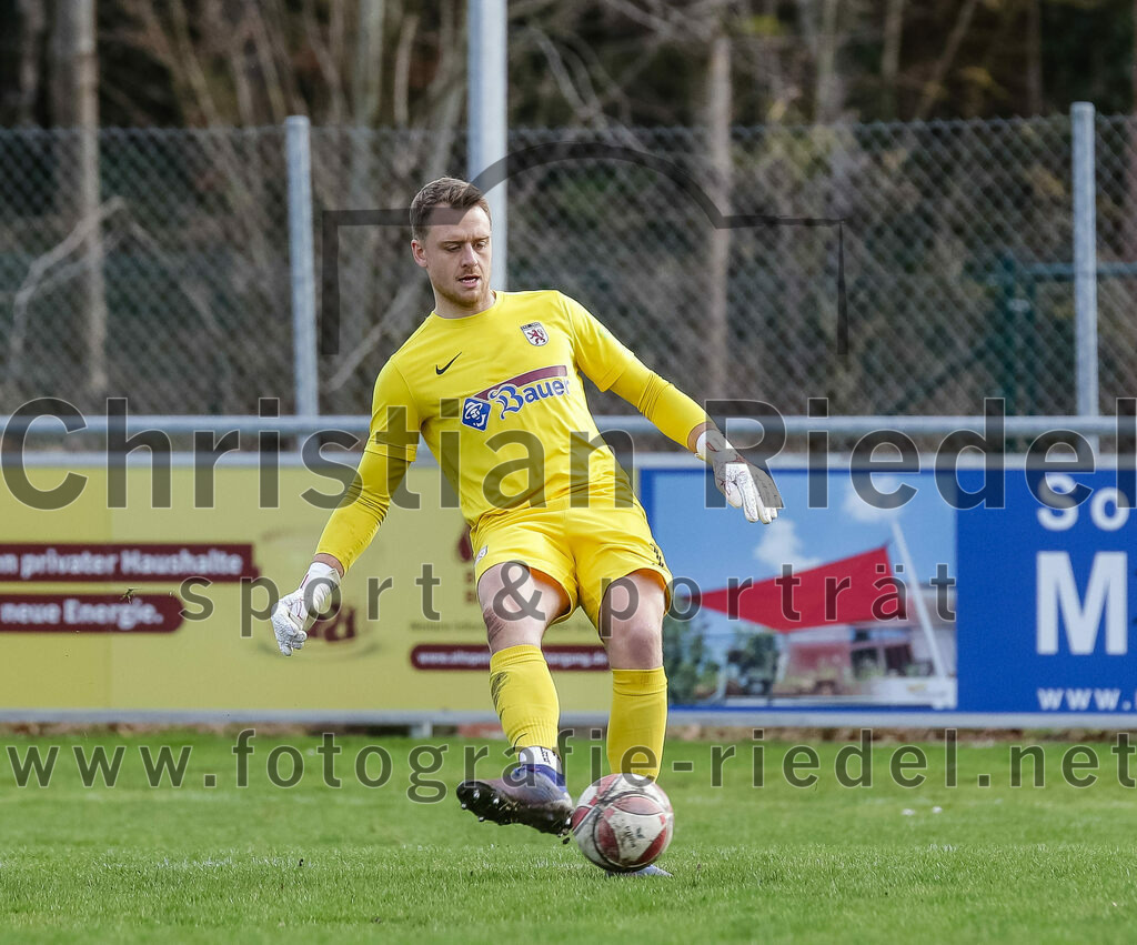 2024-02-24_048_FC_Schwaig_gegen_TSV_1880_Wasserburg | Oberding, Deutschland, 24.02.2024:
Fußball, 2. Runde Qualifikation TOTO-Pokal 2023 / 2024, 1. Spieltag, FC Schwaig gegen TSV 1880 Wasserburg, Endergebnis: 2:3

Torwart Andreas Dumpler (TSV 1880 Wasserburg, #1)

Foto: Christian Riedel / fotografie-riedel.net
