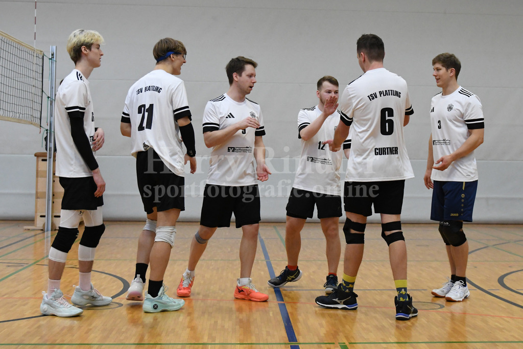 TSV Plattling Volleyball : TSV 1861 Deggendorf II | Ergebnis: 3:2 (21:25,25:22,25:14,24:26,15:7)  - Realisiert mit Pictrs.com