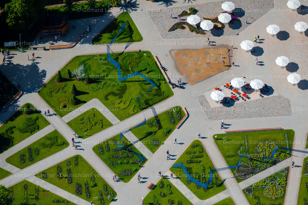 4046068 | ERFURT 14.06.2021 Tische und Sitzbänke der Freiluft- Gaststätten am Petersberg im Egapark anläßlich der BUGA Bundesgartenschau im Ortsteil Altstadt in Erfurt im Bundesland Thüringen, Deutschland. Weiterführende Informationen bei: Bundesgartenschau Erfurt 2021 gemeinnützige GmbH,  Landeshauptstadt Erfurt,  geskes.hack Landschaftsarchitekten GmbH. // Tables and benches in the open-air restaurants on the Petersberg in the Egapark on the occasion of the BUGA Federal Garden Show in the district Altstadt in Erfurt in the state Thuringia, Germany. Further information at: Bundesgartenschau Erfurt 2021 gemeinnuetzige GmbH,  Landeshauptstadt Erfurt,  geskes.hack Landschaftsarchitekten GmbH. Foto: Gerhard Launer