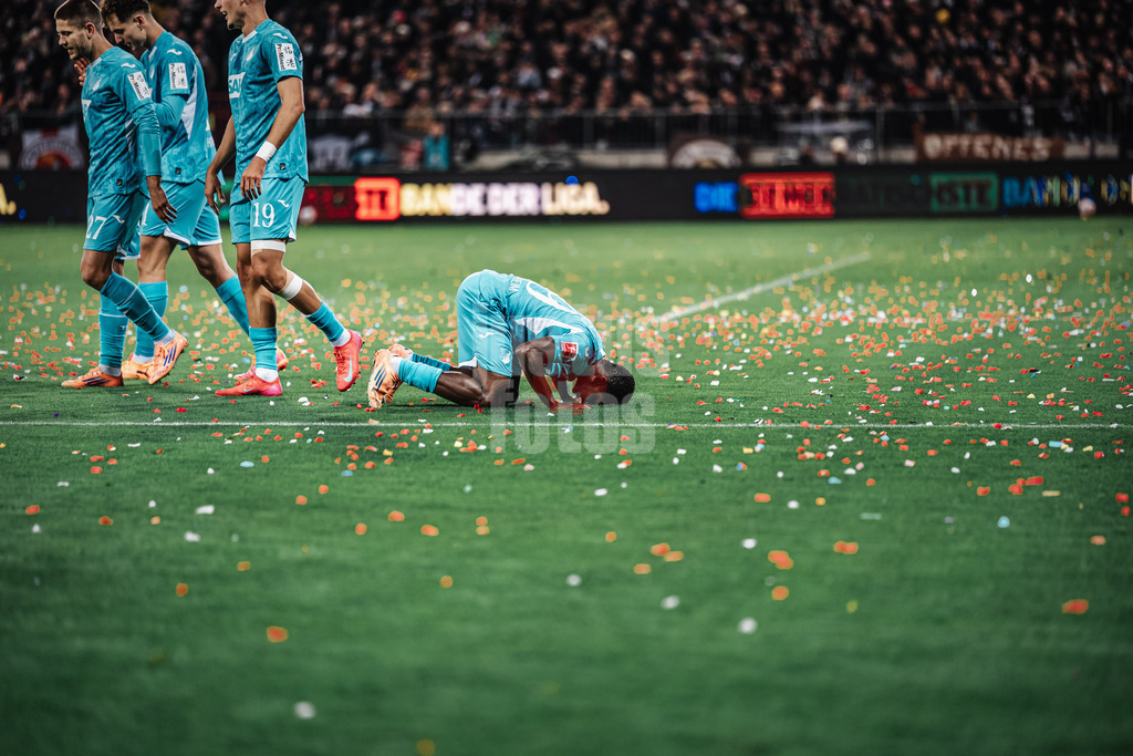 Fußball | Männer | Saison 2025/2026  | Fußball-Bundesliga | 07. Spieltag | FC St. Pauli vs. TSG Hoffenheim | 19.10.2025 | Bazoumana Toure (#29, TSG Hoffenheim) mit einem Gebet nach seinem Tor