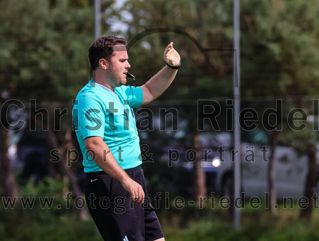 2023-09-03_090_Teamware_Cup_2023 | Oberding, Deutschland, 03.09.2023:
Fußball, TS Teamwear Cup 2023, Vorrunde, FC Schwaig gegen FC Langengeisling, Endergebnis: 

Foto: Christian Riedel / fotografie-riedel.net