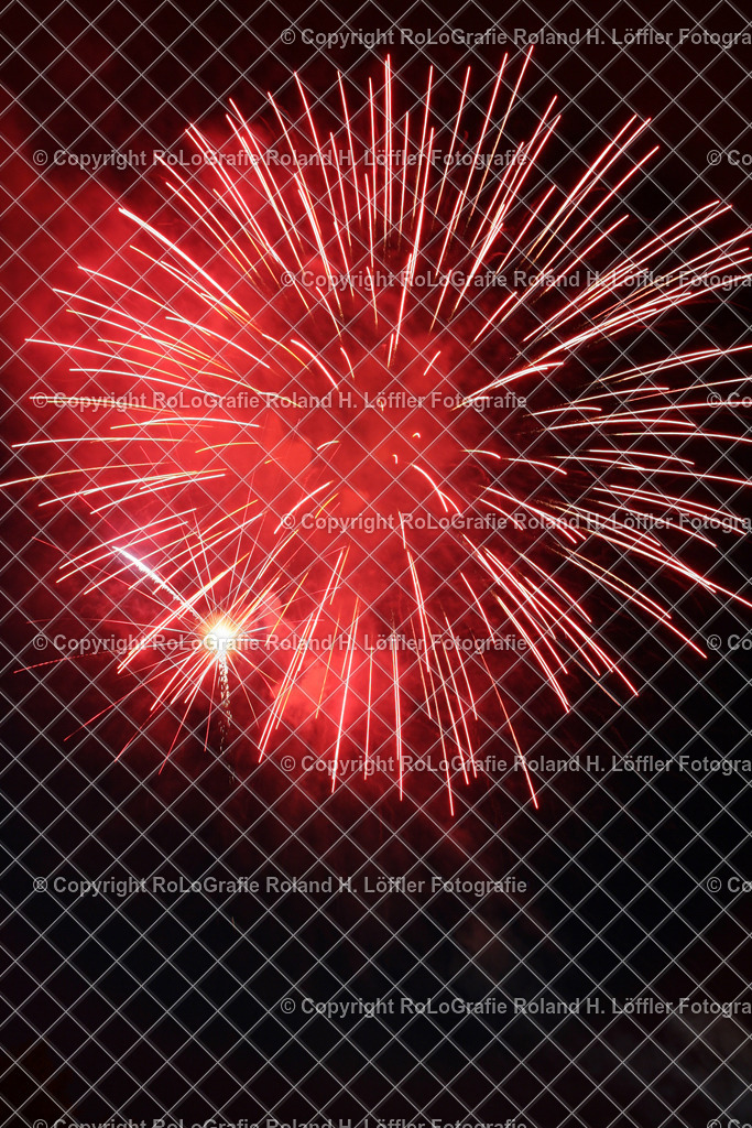 Feuerwerk_11 | Roter Feuerwerk Stern - Realisiert mit Pictrs.com