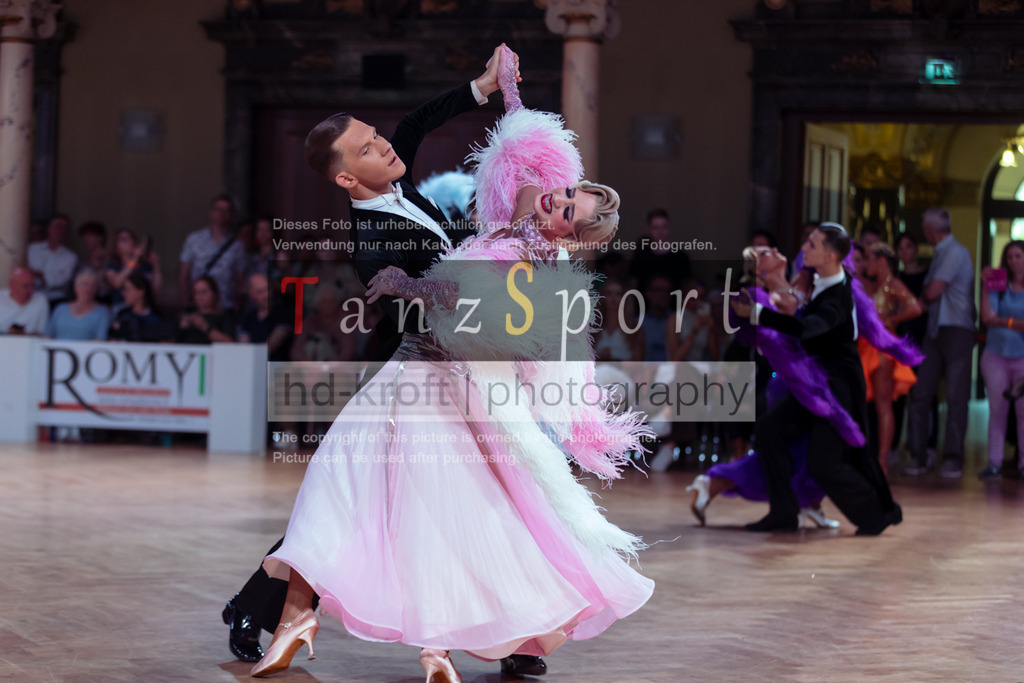 20250706_WDSF_Open_Youth_Std-dC25-4881 | Tanzsportbilder, Standardtanz, Lateintanz, WDSF, DTV, LTVB, dancecomp, goc, hessen tanzt, blaues band der spree, walzer, tango, wiener walzer, slowfox, quickstepp, samba, rumba, cha-cha-cha, paso doble. jive, hd-kroft photography, turniertanzsport