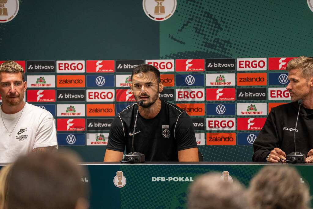 SG Sonnenhof Großaspach vs. Arminia Bielefeld, Fussball, DFB-Pokal, 1. Runde, 22.08.2026 | Lucca Volkmer (Pressesprecher SG Sonnenhof Großaspach),SG Sonnenhof Großaspach vs. Arminia Bielefeld, Fussball, DFB-Pokal, 1. Runde, 22.08.2026,DFB regulations prohibit any use of photographs as image sequences and/or quasi-video