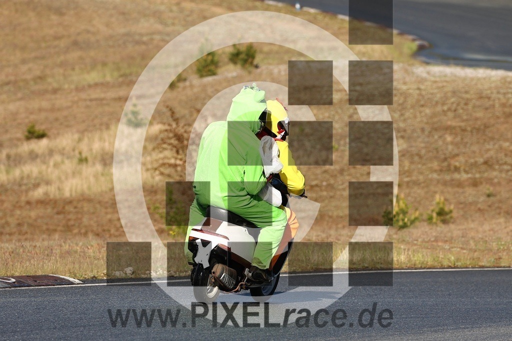 mopedrennen-20260514_12029 | Schöne Erinnerungen an spannende Momente - das festzuhalten ist unser Job. PIXELrace.de ist seit 2003 auf den Rennstrecken Europas unterwegs um die Action draußen beim Fahren und die wunderbare Stimmung imm Fahrerlager für euch einzufangen.