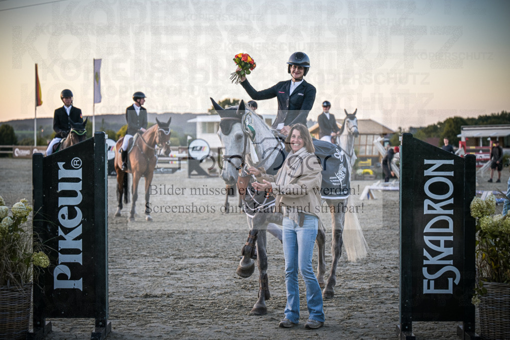 DOS_0050 | Entdecke hochwertige Reitturnierfotos von Foto Oger. Professionell, emotional und authentisch – jetzt Lieblingsmomente im Shop bestellen.Deutschlandweite Turnierfotografie. - Realisiert mit Pictrs.com