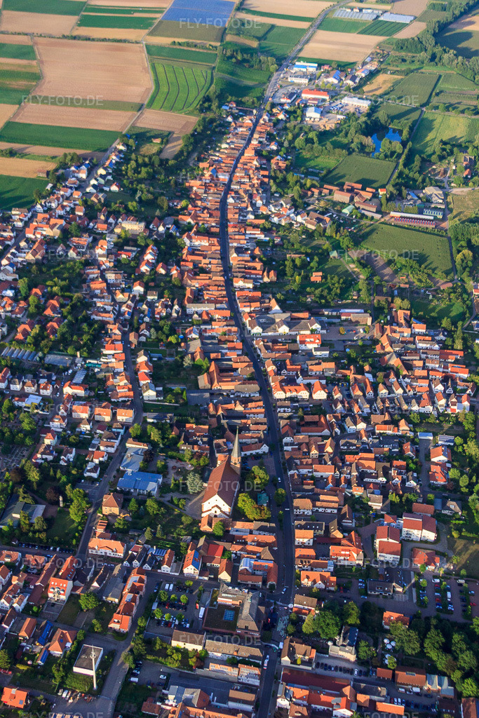 Luftbild: untere Hauptstr in Herxheim bei Landau im Bundesland Rheinland-Pfalz in Deutschland. Foto: IMG_51401.jpg vom 04.08.2012 durch Werner Riehm/FLY-FOTO.de