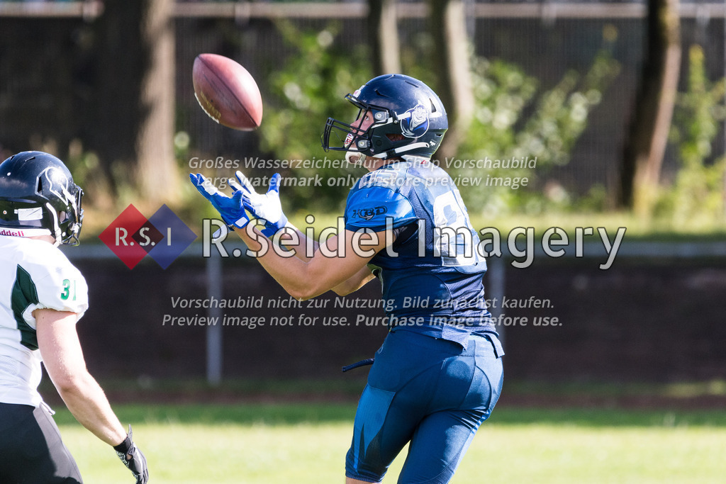 American Football, Saison 2022, Regionalliga Nord, Hamburg Blue Devils - Oldenburg Knights, Dr.-Hermann-Schnell-Sportplatz (Hamburg), 06.08.2022, 07. Gameweek | Moritz Pieper (#85, Blue Devils, WR)
