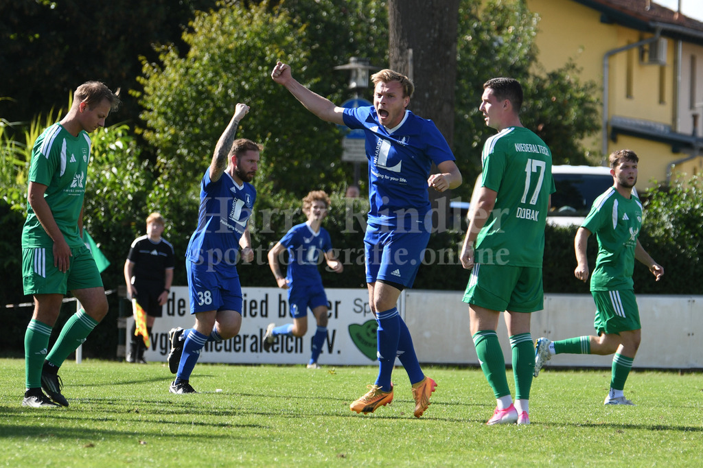 SpVgg Niederalteich : 1. FC ViechtachSpVgg GW Deggendorf : TSV Karpfham | Torjubel von Sebastian Köppl (1. FC Viechtach) - Realisiert mit Pictrs.com