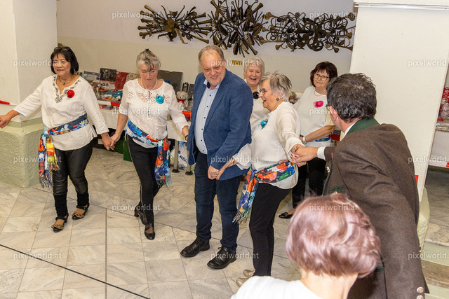 Ball der älteren Generation | Bildershop von pixelworld.at - Realisiert mit Pictrs.com