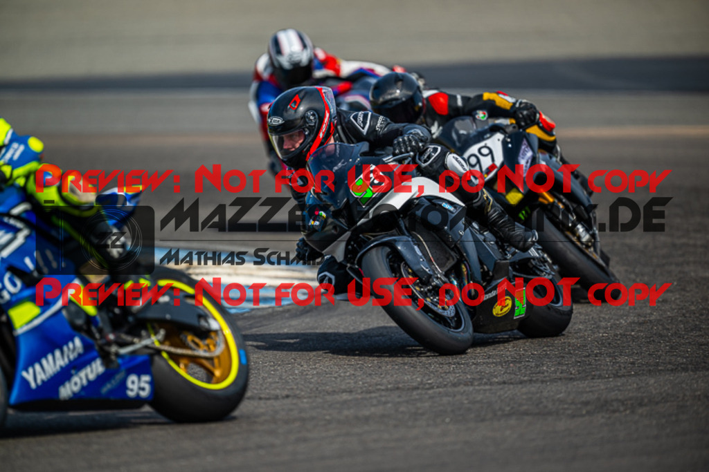 MaZZes_FotoMatrix_230410_7984 | ROT