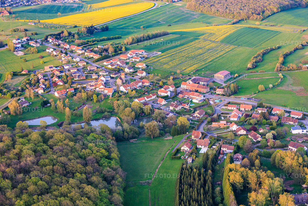 Vue aérienne: District de Heckenransbach à Ernestviller dans le département Moselle, France – .Photo: IMG_154818.jpg prise le 17/04/2026 par Werner Riehm/FLY-FOTO.eu – Résolution de l'original: 6000 x 4000 px