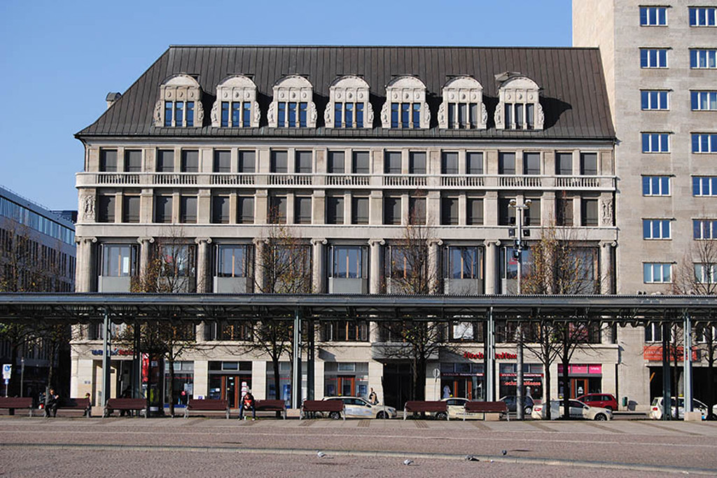 Bildlexikon Leipzig - Bamberger & Hertz - Königsbau | Das Team hinter BILDLEXIKON LEIPZIG bündelt historische wie aktuelle Informationen über die Stadt Leipzig in Text und Bild auf einer Plattform und stellt diese der interessierten Öffentlichkeit zur Verfügung.