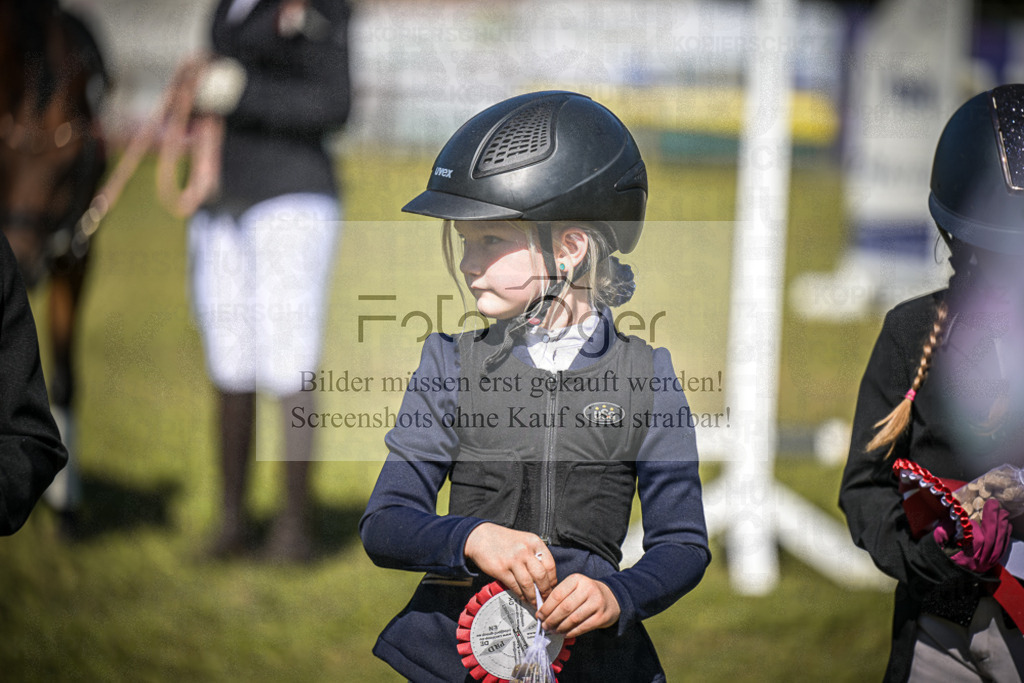 DOS_0415 | Entdecke hochwertige Reitturnierfotos von Foto Oger. Professionell, emotional und authentisch – jetzt Lieblingsmomente im Shop bestellen.Deutschlandweite Turnierfotografie. - Realisiert mit Pictrs.com