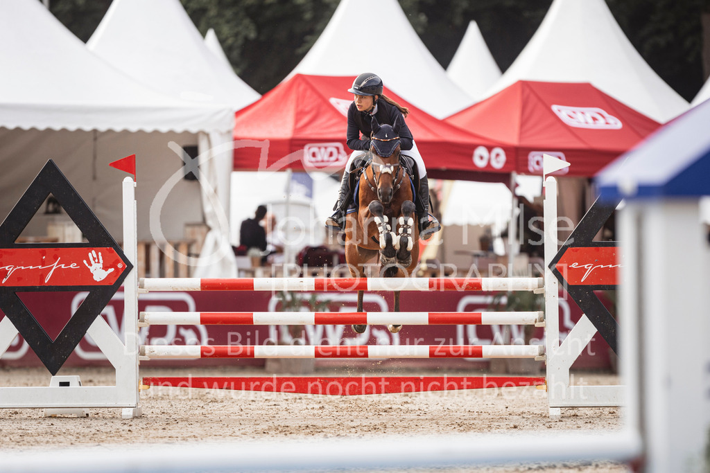 240906_BuCha_PonyA-5j-147 | Deine schönsten Turniermomente als professionelle Fotos! Entdecke hochwertige Pferdesport-Fotografie im Online-Shop. Jetzt Fotos finden & bestellen!