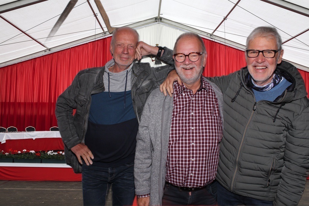 top-top.de 240928-137 | Foto, Video, Fotografie, Videografie, Fotobox, DJ, Discjockey, Musik, Musikbox, Veranstaltung, Photobooth, Amazon, Ebay, Buchtipp, Bestseller, Autor, Verlag, Buch, Wesel, Hamminkeln, NRW, Dinslaken, Rees, Drohne, Hochzeit, Party, Fotobox, Wesel, Fotograf