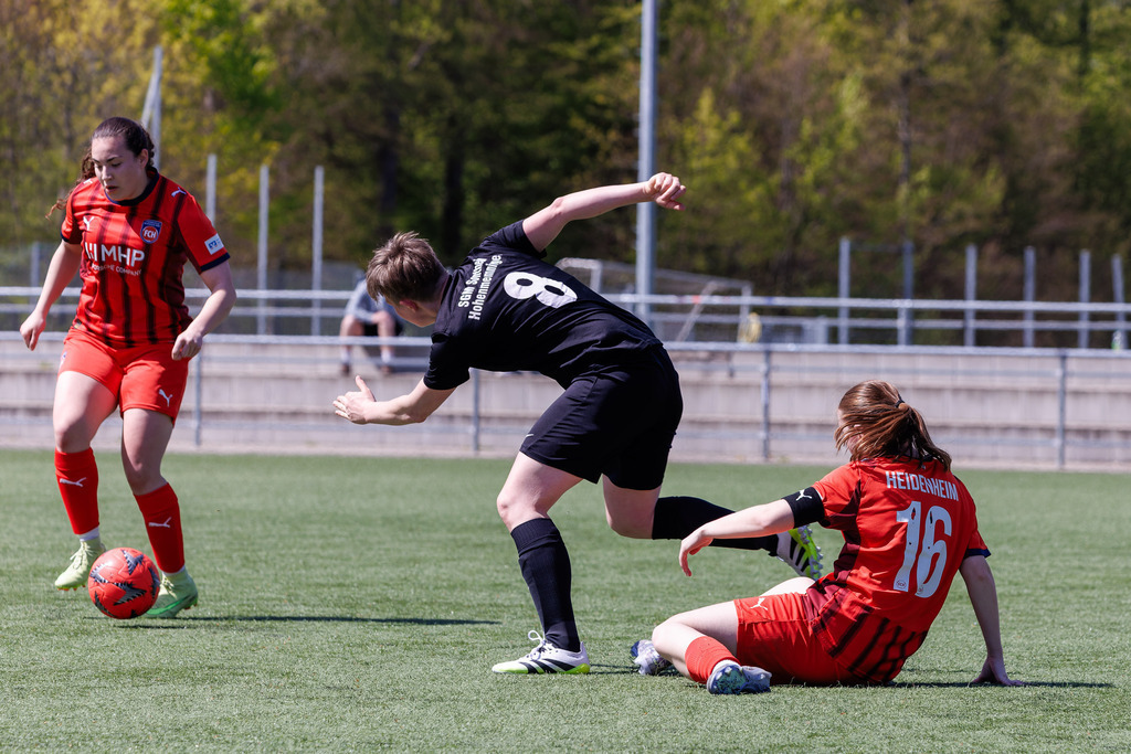20260426-FCH-Hohenmemmingen_082 | 1.FC Heidenheim 1846 II vs. SGM Hohenmemmingen/Sontheim, Fußball, Frauen, Bezirksliga Meisterrunde, 2025/2026, 1. Spieltag, 26.04.2026 in Heidenheim, Kunstrasen b. Voith-Arena West(Foto: Michael Bulling) - Realisiert mit Pictrs.com