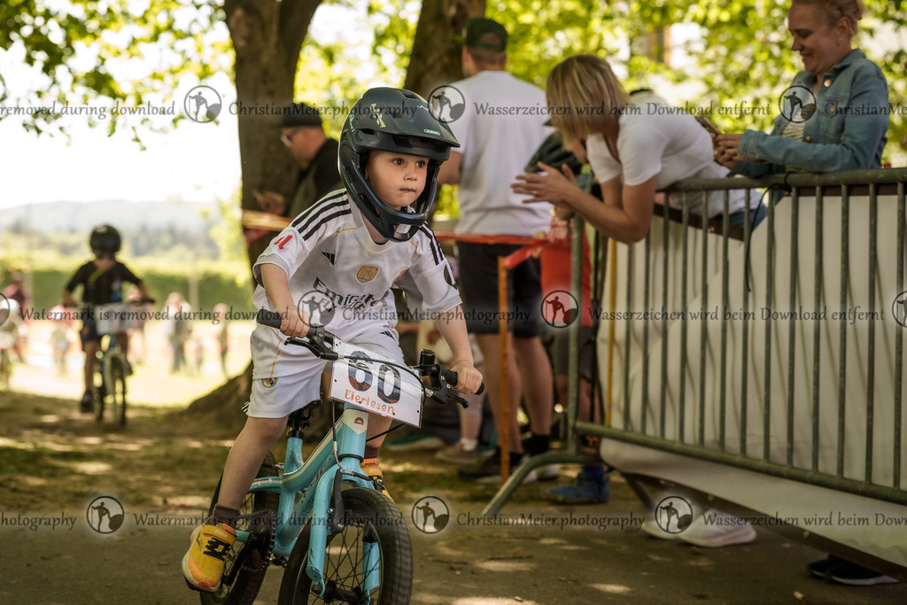 Eierlesen 2026 | Sie wurden bei einem Event oder Sportanlass fotografiert? Hier finden sie ihre Bilder! - Realisiert mit Pictrs.com