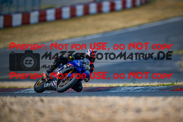 MaZZes_FotoMatrix_230719_9225 | WEISS