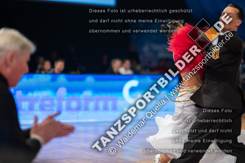 20251206-01290 | Hier finden Sie Tanz Bilder vom Latein und Standard Formationen tanzen. Sportbilder vom Tanzsport. Schöne Fotos und von Weltmeisterschaft, Europameisterschaft, Bundesliga, Regionalliga, Oberliga und Landesliga sowie von GOC Stuttgart, DanceComp, WM Bremen
