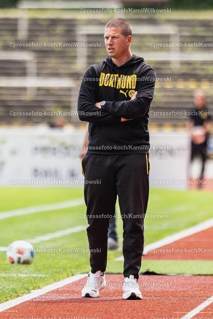 xkwi03082501008 | 03.08.2025, xkwix, Fußball, Regionalliga West, Borussia Dortmund U23 - Sportfreunde Siegen, Stadion Rote Erde: Mike Tullberg (Borussia Dortmund 2 Trainer) 
