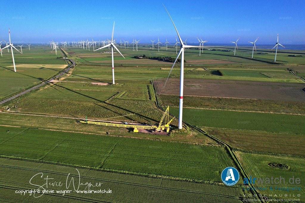 Langenhorner Alter Deich - Windpark - Luftbild | Entdecken Sie atemberaubende Luftbilder und Fotografien auf airwatch.de - Tauchen Sie ein in eine Welt voller faszinierender Aufnahmen aus der Vogelperspektive.
