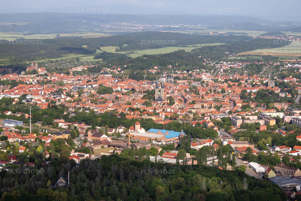Luftbild: Stadtansicht vom Innenstadtbereich in Quedlinburg im Bundesland Sachsen-Anhalt in Deutschland. Foto: IMG_58436.jpg vom 30.06.2013 durch Werner Riehm/FLY-FOTO.de