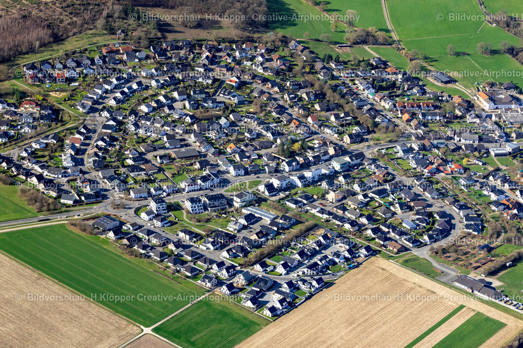 Luftbilder Langerwehe-9819 | Luftbildfotografie Stadtrand und Außenbezirks- Wohngebiete an der Am Weiherhof, Pommenicher Straße in Langerwehe im Bundesland Nordrhein-Westfalen, Deutschland - Realisiert mit Pictrs.com
