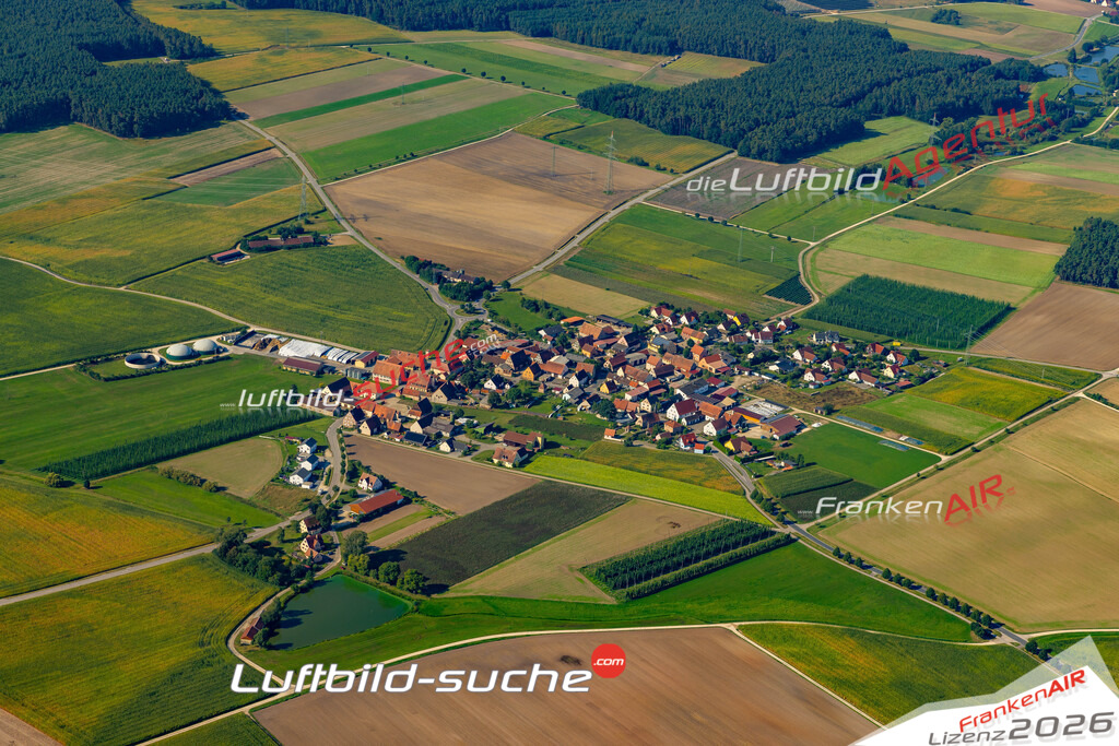 Das Luftbild zeigt : Obersteinbach ob Gmünd Abenberg - Die Luftaufnahme wurde 2024 vom UL-Flugzeug aus erstellt ( keine Drohne ) - Hochauflösende Luftaufnahme - Für grossformatige Ausdrucke geeignet. Die Geschenkidee !Mit Lizenz und Bildrechte bestellbar