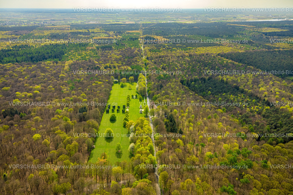 Kleve240402507KleverReichswaldForestWarCemetery | Luftbild, Reichswald Forest War Cemetery, britischer Militärfriedhof Ehrenfriedhof und Kriegsgräberfriedhof, Mischwald Waldgebiet, Materborn, Kleve, Niederrhein, Nordrhein-Westfalen, Deutschland